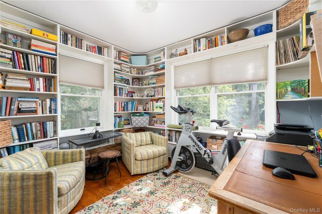 19 Washington Avenue E, Hampton Bays, NY 11946