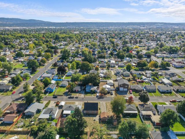 1637 E Longfellow Ave, Spokane, WA 99207
