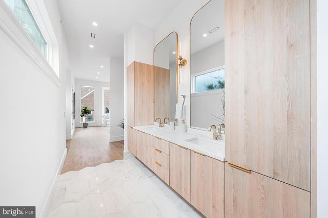 1242 E OXFORD ST, Philadelphia, PA 19125