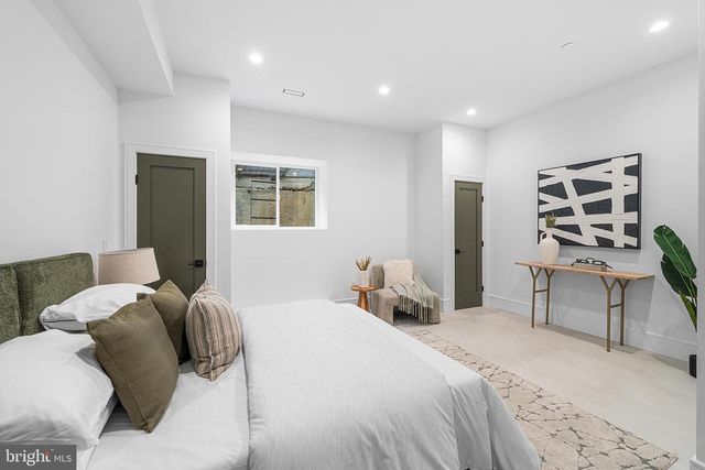 1242 E OXFORD ST, Philadelphia, PA 19125