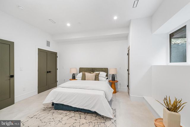 1242 E OXFORD ST, Philadelphia, PA 19125