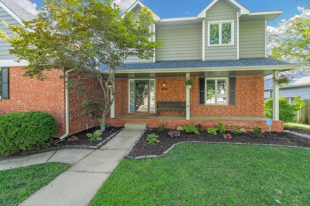 2323 N Stoneybrook Ct, Wichita, KS 67226