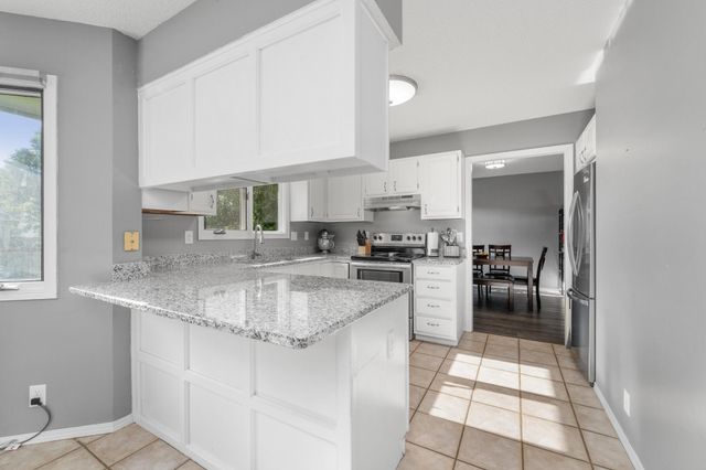 2323 N Stoneybrook Ct, Wichita, KS 67226