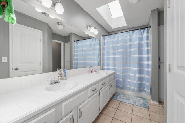 2323 N Stoneybrook Ct, Wichita, KS 67226