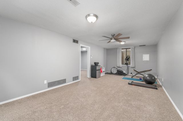 2323 N Stoneybrook Ct, Wichita, KS 67226