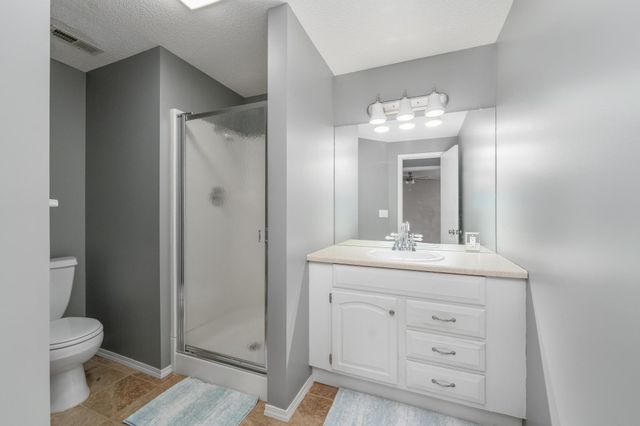 2323 N Stoneybrook Ct, Wichita, KS 67226