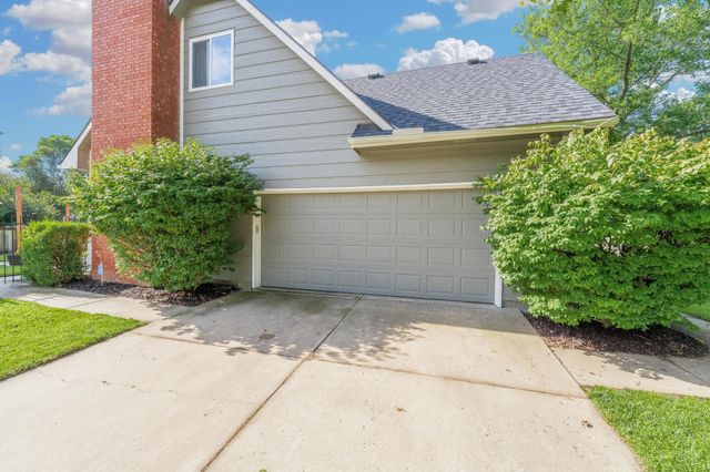 2323 N Stoneybrook Ct, Wichita, KS 67226