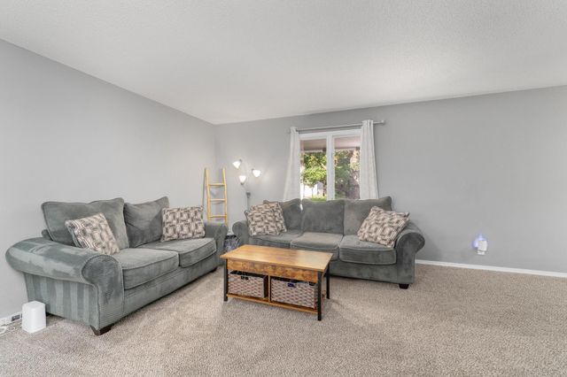 2323 N Stoneybrook Ct, Wichita, KS 67226