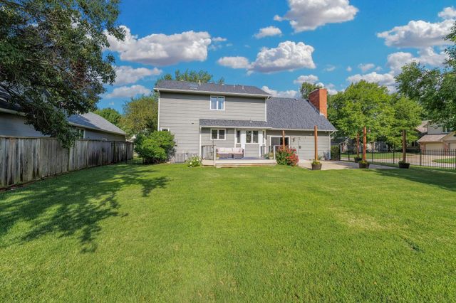 2323 N Stoneybrook Ct, Wichita, KS 67226