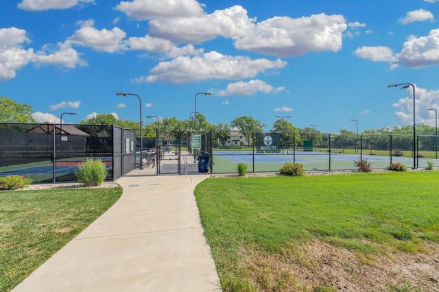 2323 N Stoneybrook Ct, Wichita, KS 67226