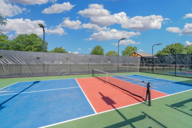 2323 N Stoneybrook Ct, Wichita, KS 67226