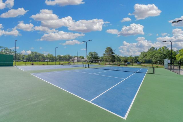 2323 N Stoneybrook Ct, Wichita, KS 67226