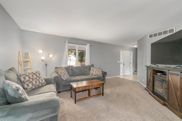 2323 N Stoneybrook Ct, Wichita, KS 67226