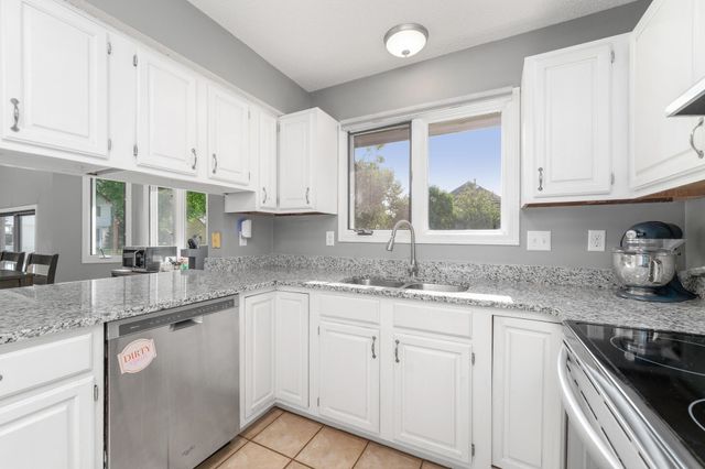 2323 N Stoneybrook Ct, Wichita, KS 67226