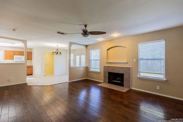8911 GREEN TEE, Selma, TX 78154