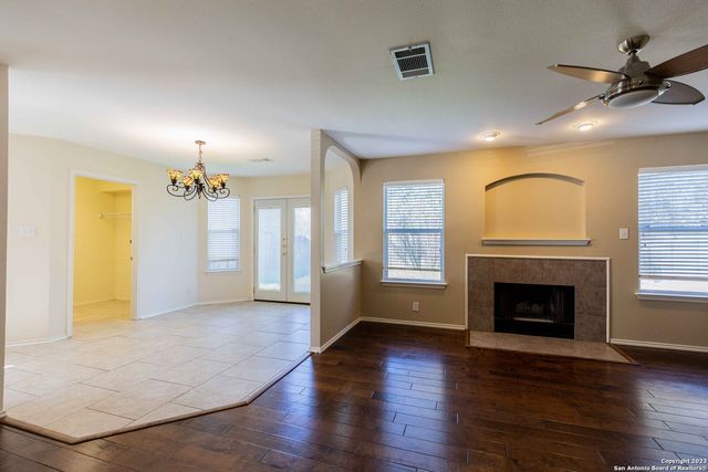 8911 GREEN TEE, Selma, TX 78154