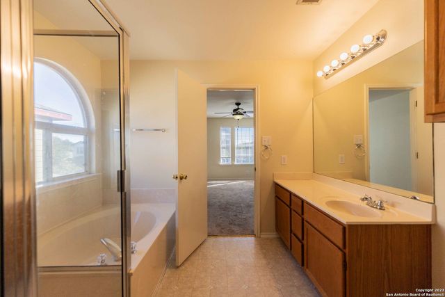 8911 GREEN TEE, Selma, TX 78154
