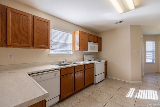 8911 GREEN TEE, Selma, TX 78154