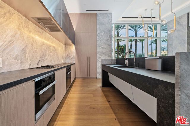 877 Francisco Street 728, Los Angeles, CA 90017