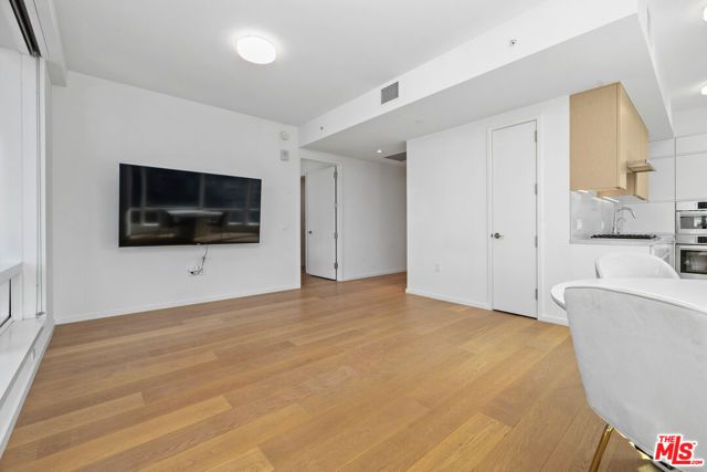 877 Francisco Street 728, Los Angeles, CA 90017