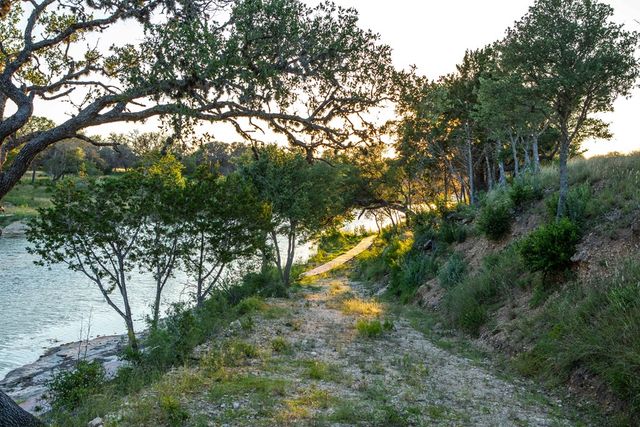 255 Lower Turtle Creek Rd, Kerrville, TX 78028