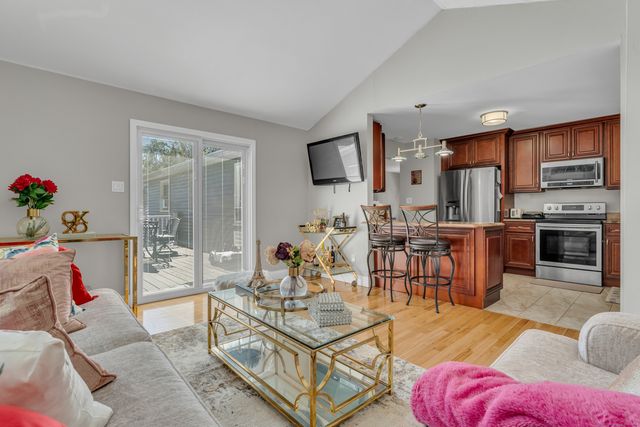26 Meadowbrook Road, West Haven, CT 06516