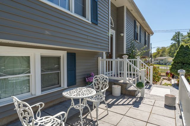 26 Meadowbrook Road, West Haven, CT 06516