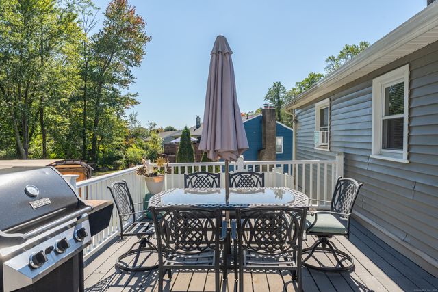 26 Meadowbrook Road, West Haven, CT 06516