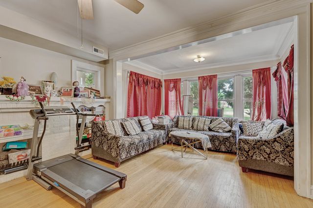 4621 N Lawndale Avenue, Chicago, IL 60625