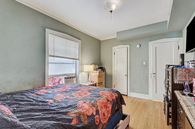 4621 N Lawndale Avenue, Chicago, IL 60625