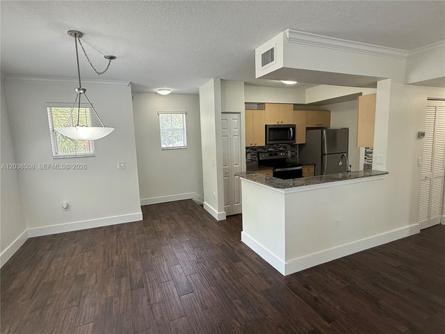 2442 Centergate Dr 206, Miramar, FL 33025