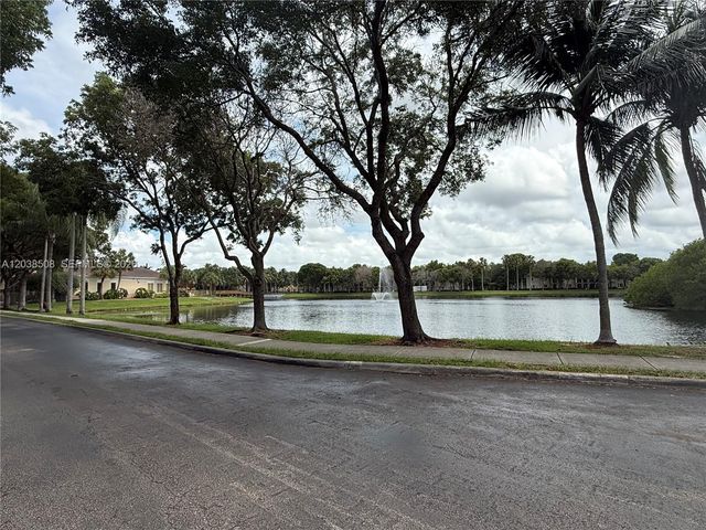 2442 Centergate Dr 206, Miramar, FL 33025