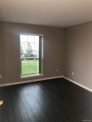 26210 Chesapeake Circle, Walled Lake, MI 48390