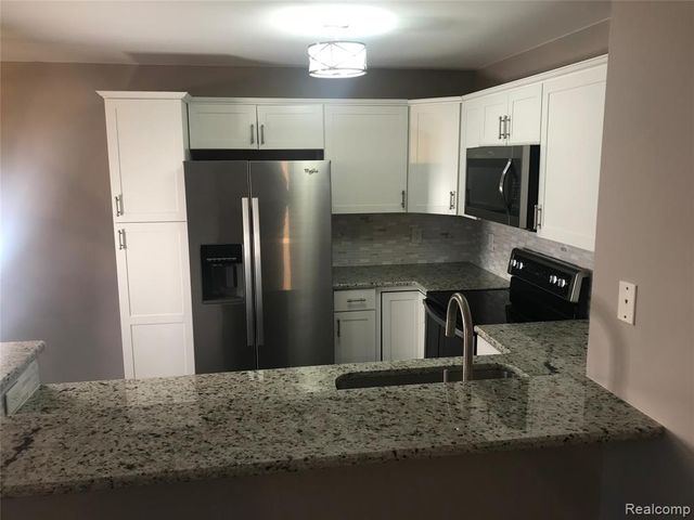 26210 Chesapeake Circle, Walled Lake, MI 48390