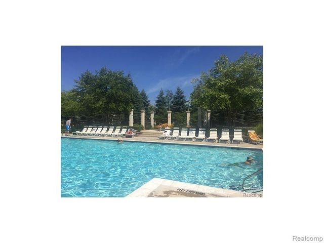 26210 Chesapeake Circle, Walled Lake, MI 48390
