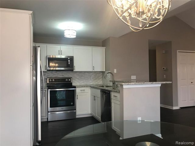 26210 Chesapeake Circle, Walled Lake, MI 48390
