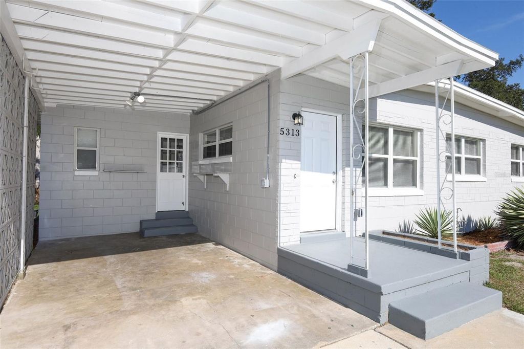 Image 2 of property listing at 5313 BONNIE BRAE CIRCLE, Orlando, FL 32808