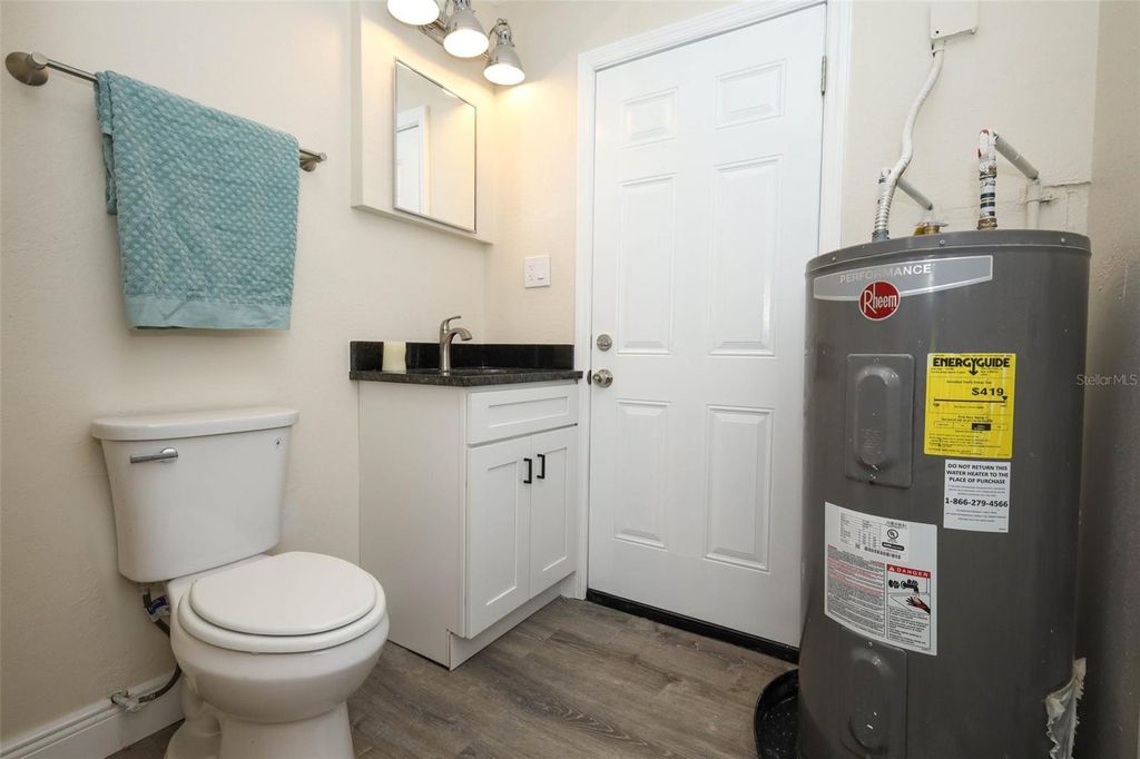 Image 11 of property listing at 5313 BONNIE BRAE CIRCLE, Orlando, FL 32808