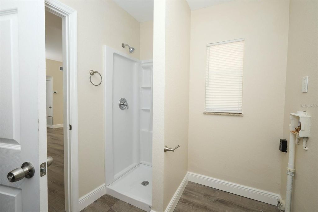 Image 12 of property listing at 5313 BONNIE BRAE CIRCLE, Orlando, FL 32808