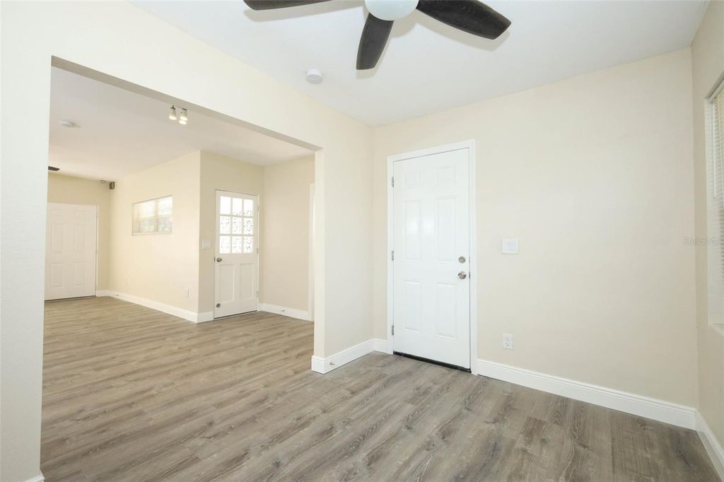 Image 15 of property listing at 5313 BONNIE BRAE CIRCLE, Orlando, FL 32808