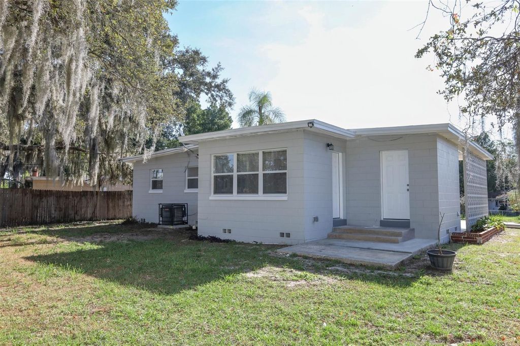 Image 25 of property listing at 5313 BONNIE BRAE CIRCLE, Orlando, FL 32808