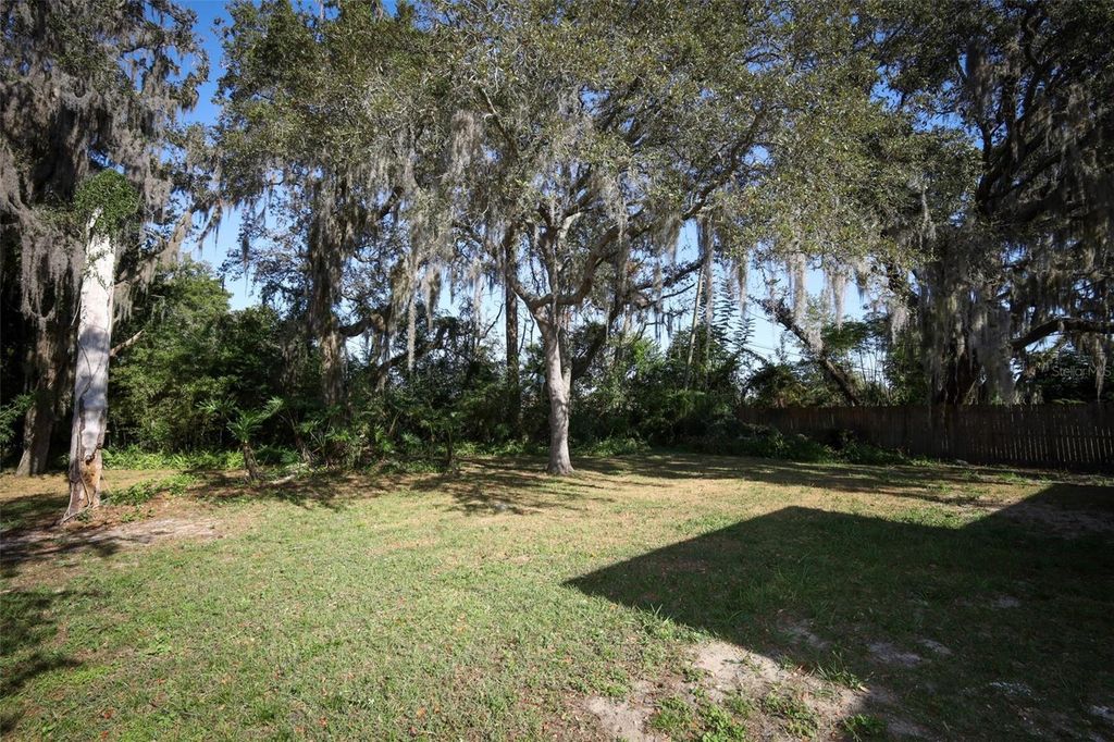 Image 27 of property listing at 5313 BONNIE BRAE CIRCLE, Orlando, FL 32808