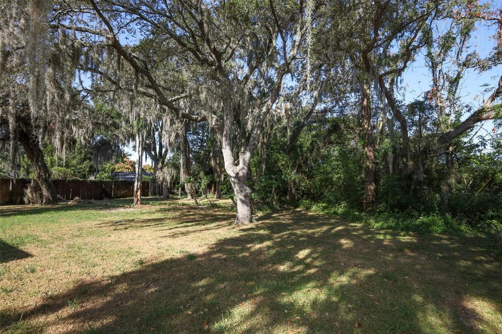 Image 28 of property listing at 5313 BONNIE BRAE CIRCLE, Orlando, FL 32808