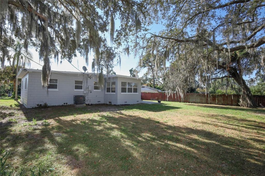 Image 29 of property listing at 5313 BONNIE BRAE CIRCLE, Orlando, FL 32808