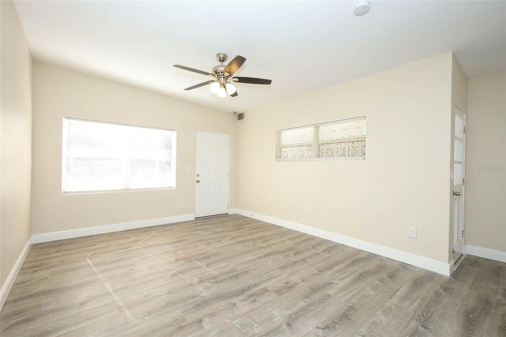 Image 4 of property listing at 5313 BONNIE BRAE CIRCLE, Orlando, FL 32808