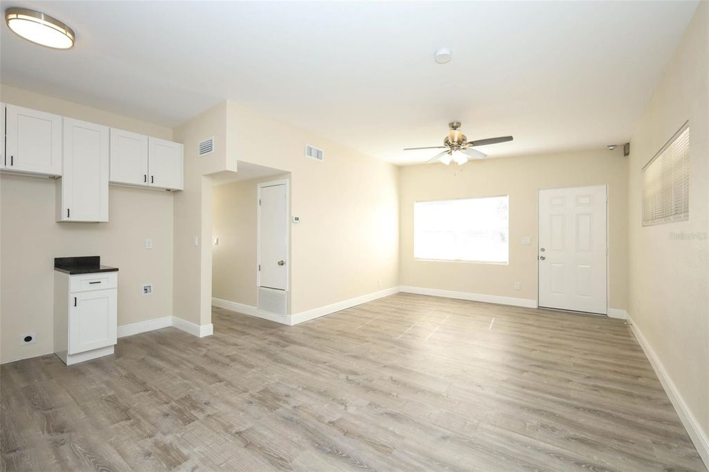 Image 5 of property listing at 5313 BONNIE BRAE CIRCLE, Orlando, FL 32808