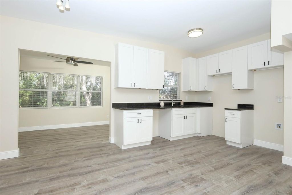 Image 8 of property listing at 5313 BONNIE BRAE CIRCLE, Orlando, FL 32808