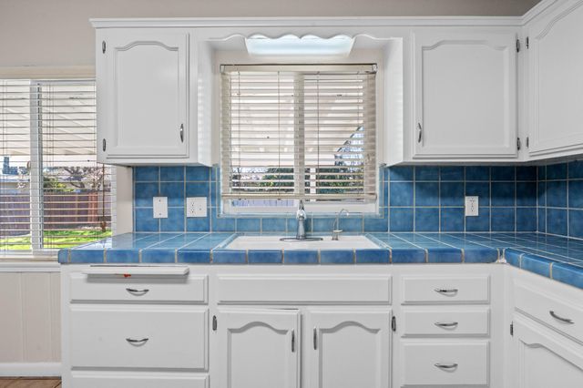 4774 E Simpson Avenue, Fresno, CA 93703