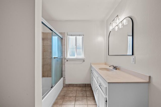 4774 E Simpson Avenue, Fresno, CA 93703