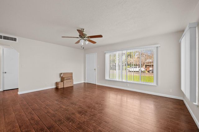 4774 E Simpson Avenue, Fresno, CA 93703